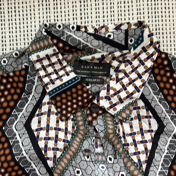 ZARA MAN BUTTON UP - Picture 2 of 2